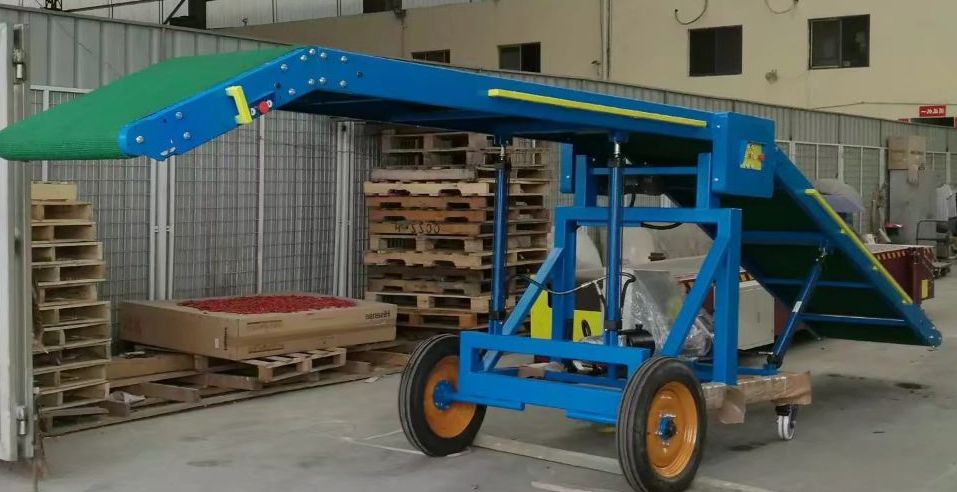 裝車浙江皮帶輸送機(jī).jpg